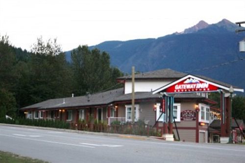 The Revelstoke Gateway Inn Exterior photo